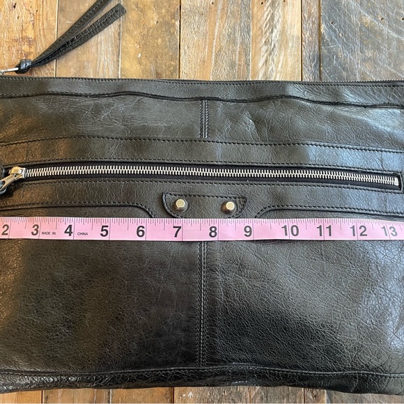 Authentic Excellent Condition Balenciaga Large Classic Clip Clutch Bag - Picture 16 of 17